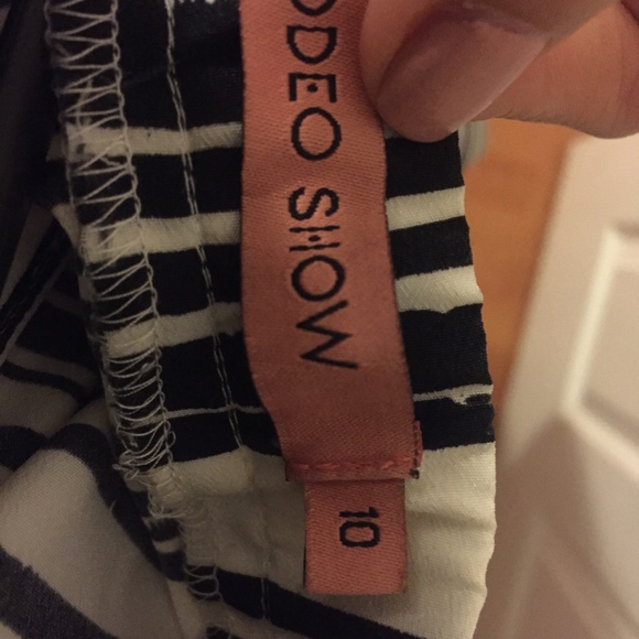 Rodeo Show Off The Shoulder Top - Picture 3 of 3